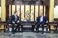chinese premier says china's market is always open to foreign businesses